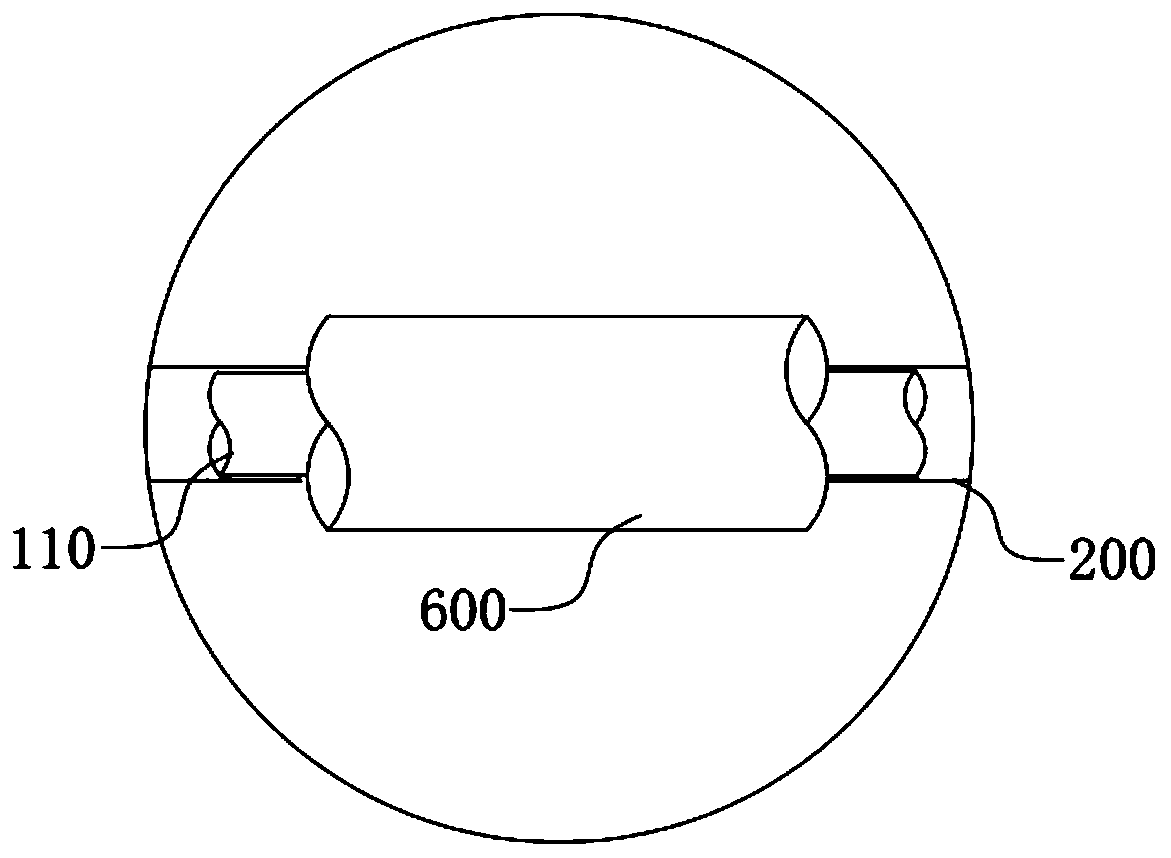 Liquid material conveying device