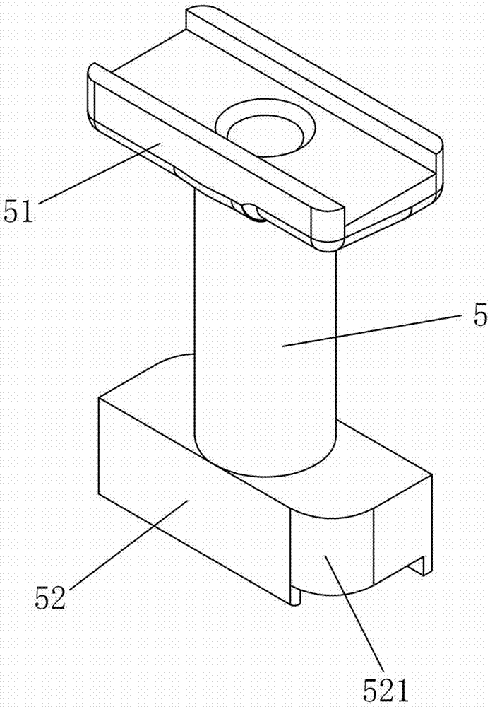 Pre-tightening connecting assembly used for mounting curtain wallboard