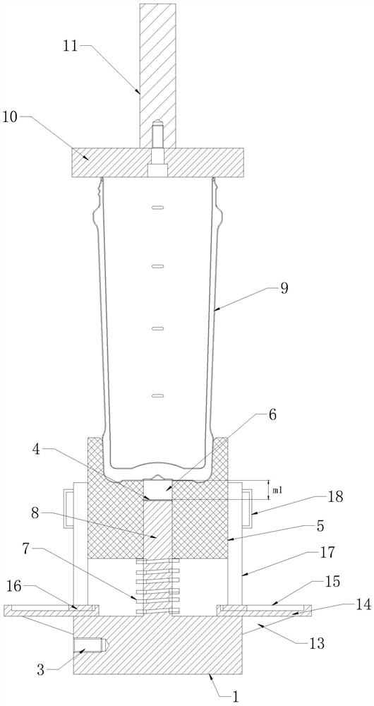 Spot welding device for bottom of vacuum vessel and welding process