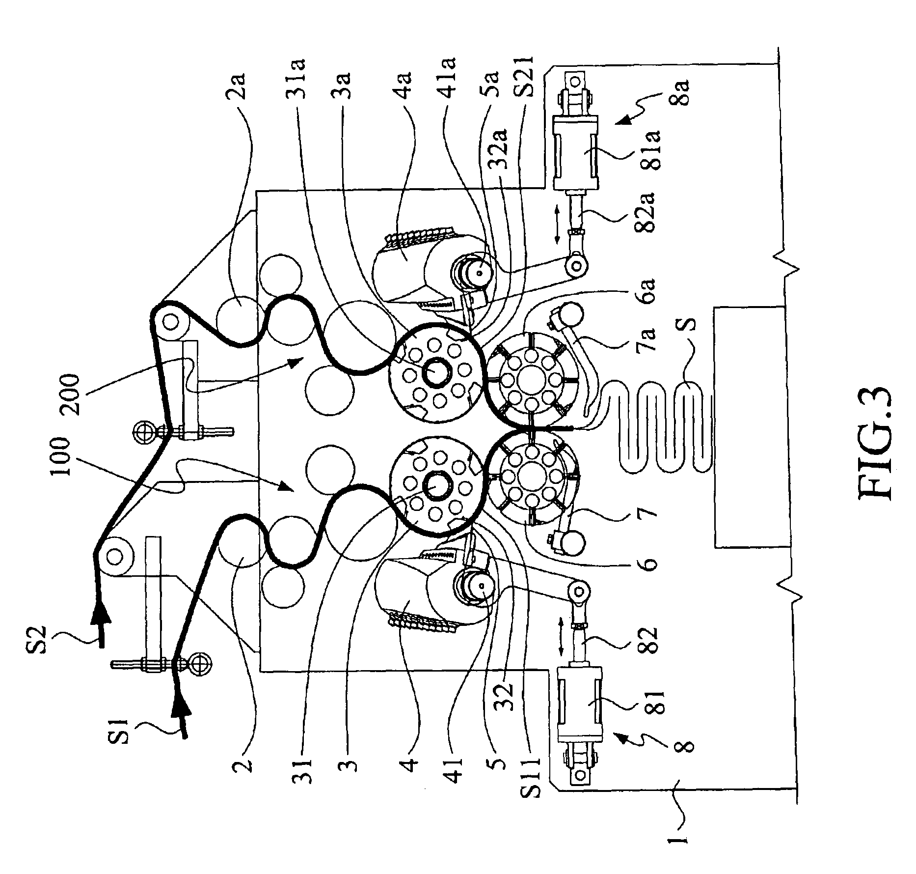 Tissue paper cutting mechanism having upper knife arm with variable spiral curve angle and upper knife structure therefor