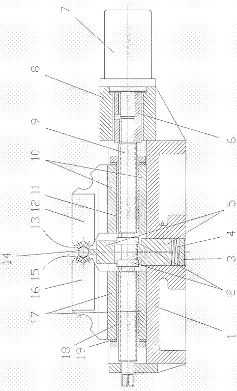 Synchronous centering and clamping mechanism