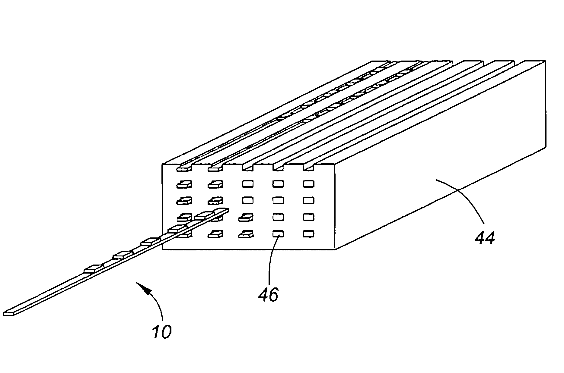 Dosimeter having an array of sensors for measuring ionizing radiation, and dosimetry system and method using such a dosimeter