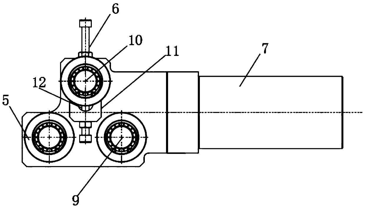 Concentric steel belt armoring machine rotation preventing device