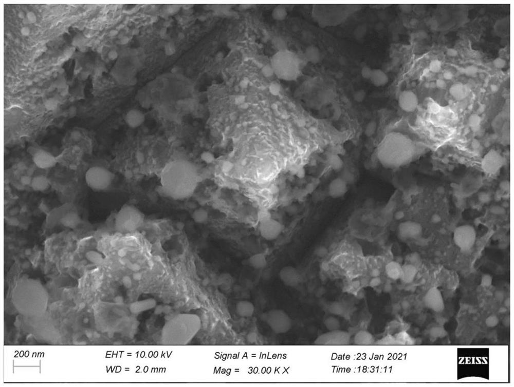 Metal reinforced porous diamond film and preparation method thereof