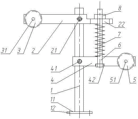 Elastic tensile force adjusting device for traction wheels