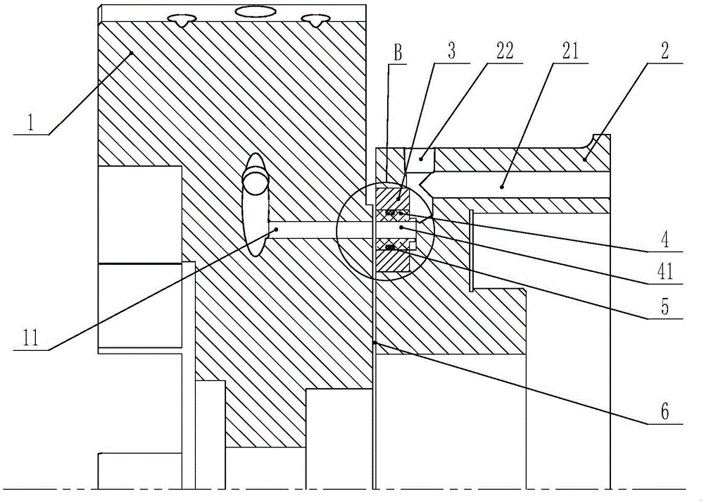 Cutter head cooling device capable of supplying liquid during rotation of cutter head