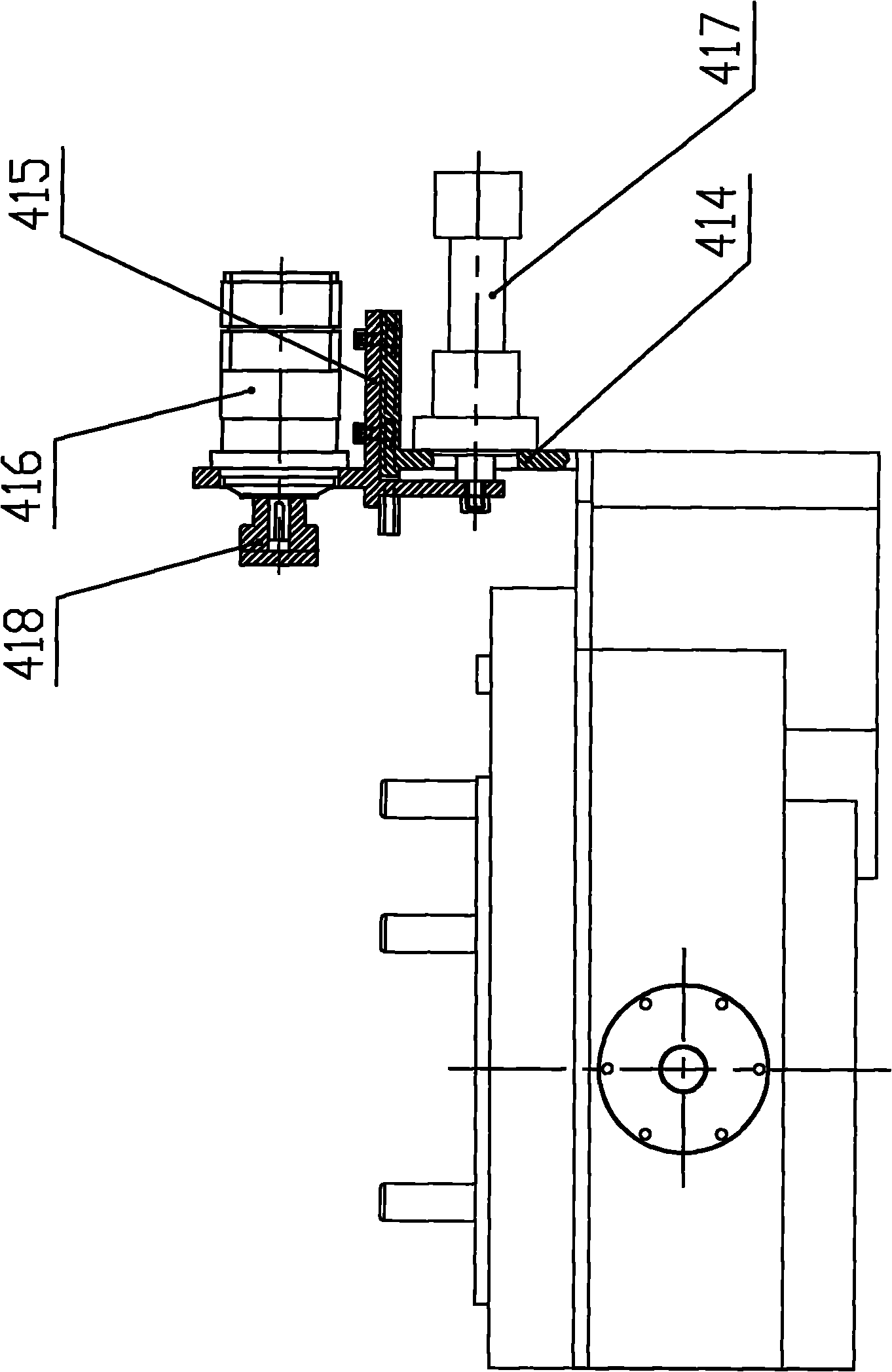 Screwing and buckling clamp for connecting and disassembling drill rod and sleeve pipe