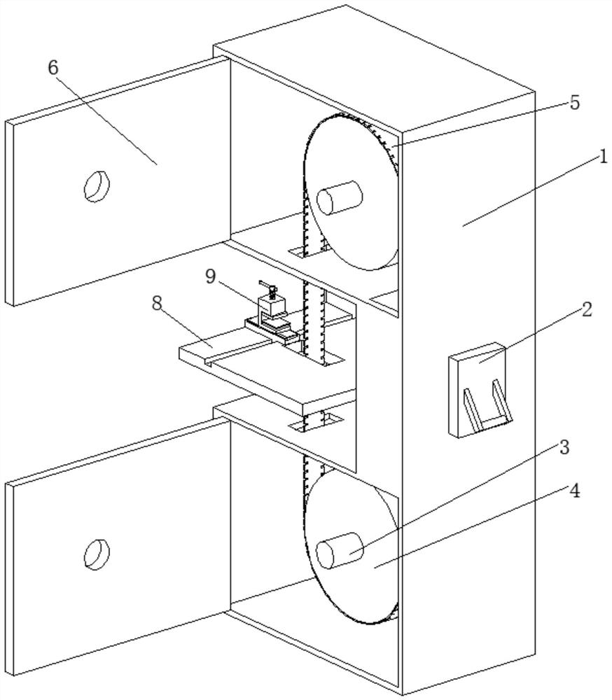 Band sawing machine for production of furniture