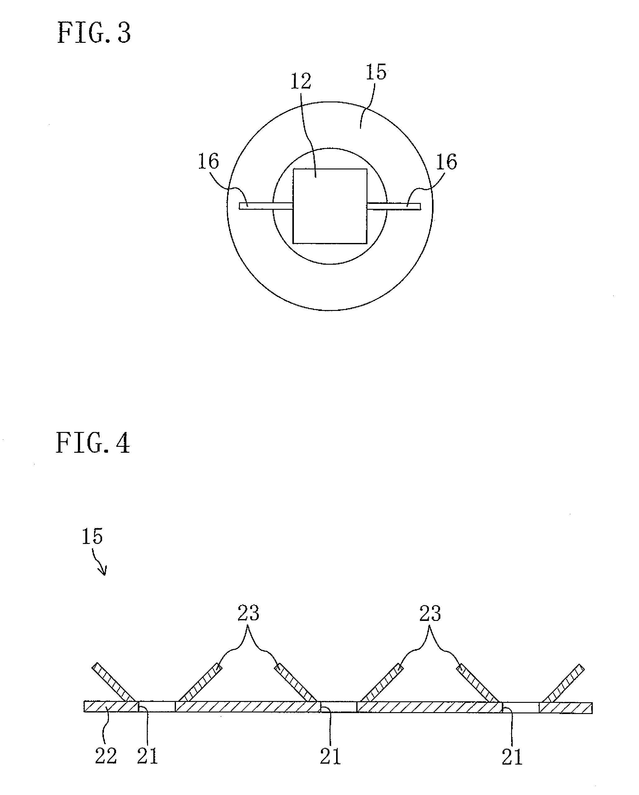 Method of cutting plastic substrate and apparatus for cutting plastic substrate