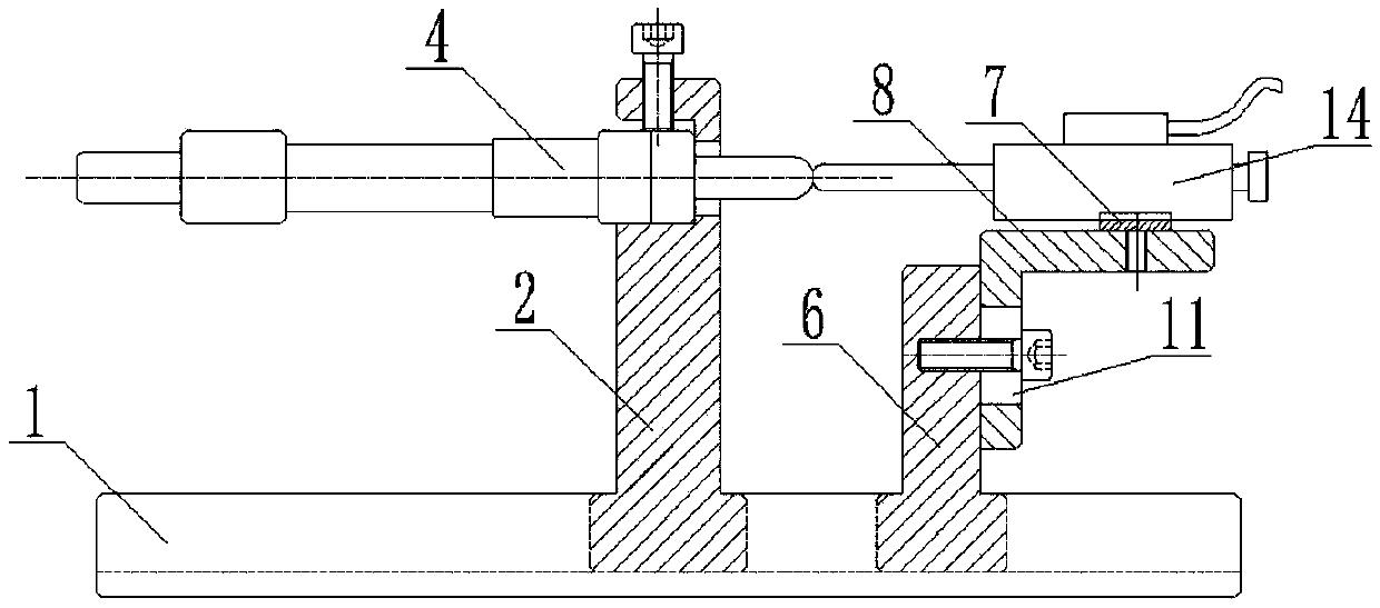 Calibrating support of displacement sensor