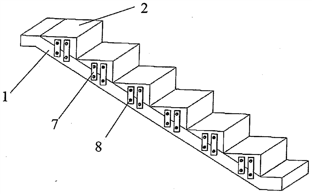 Prefabricated stair with steps capable of being spliced for use and construction method for splicing steps