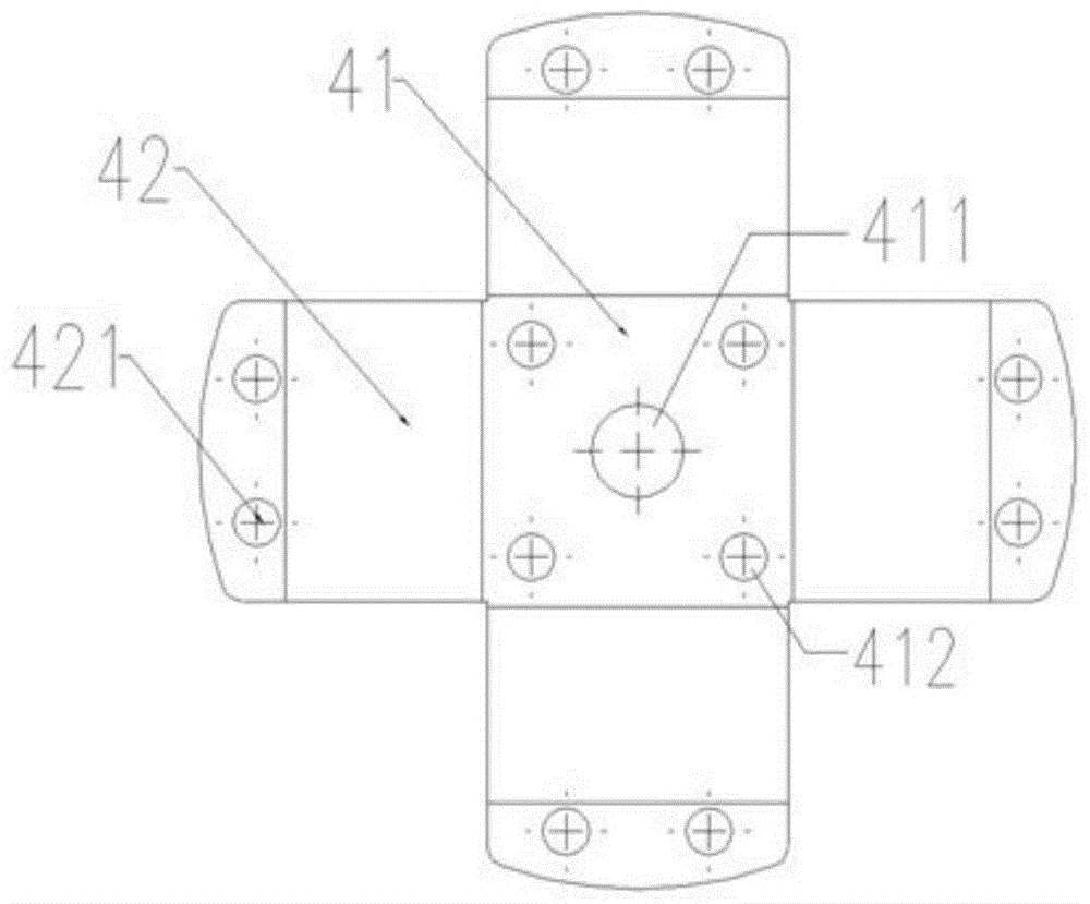 Soft connection device and solid-sealed pole using the device