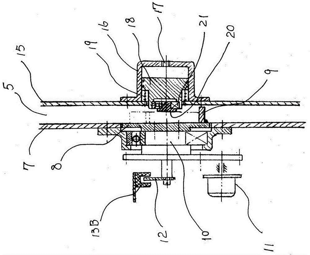 A fixed number steering mechanism for conveying vertical banknotes
