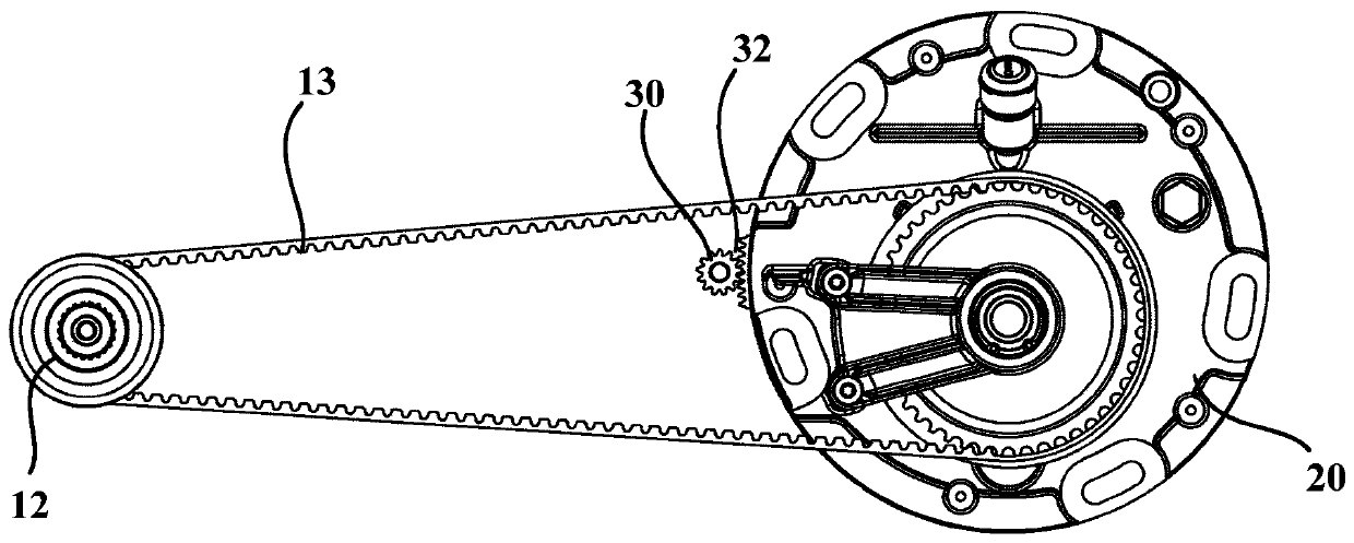 Belt or chain transmission device and motorbike with same