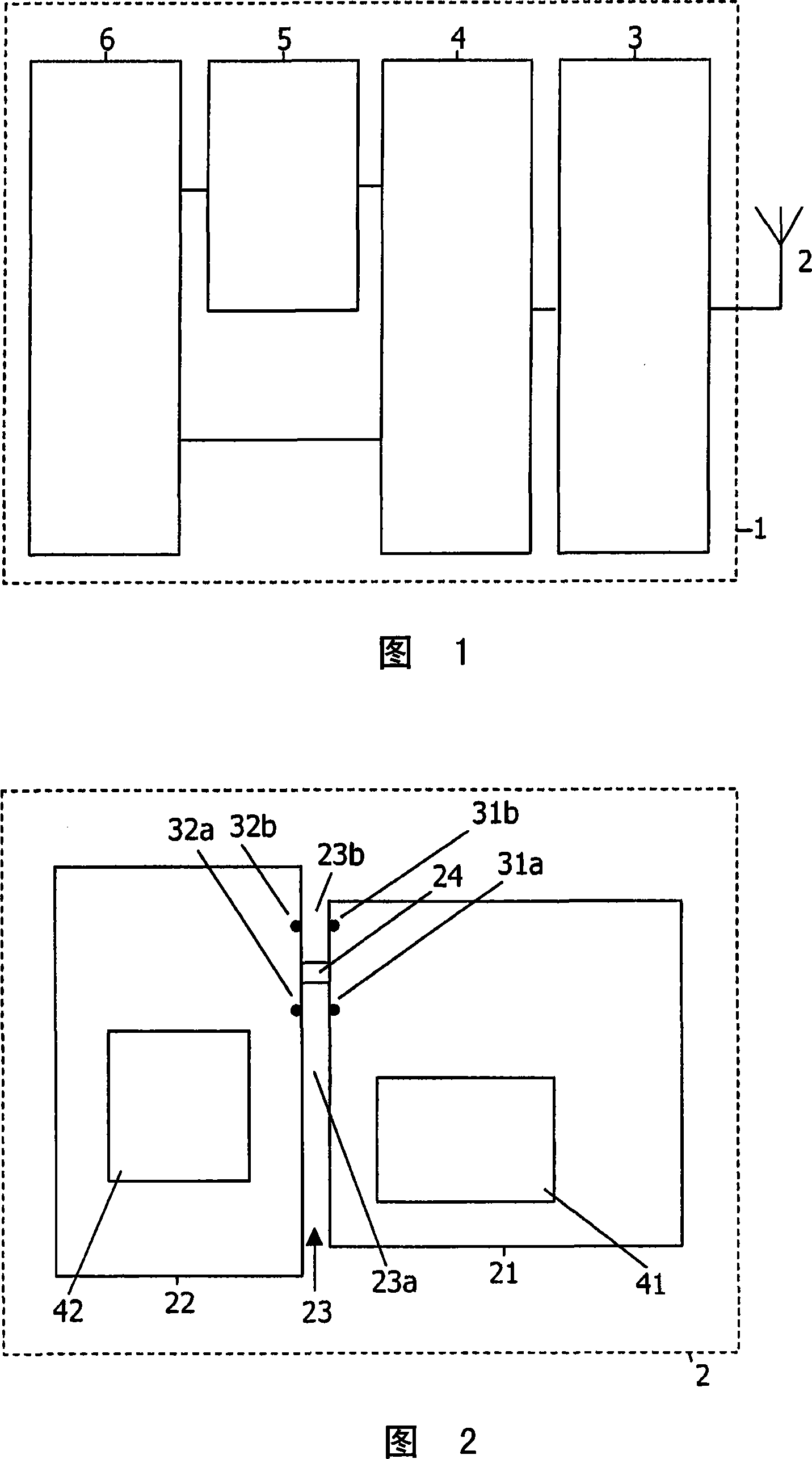 Antenna having conductive planes connected by a conductive bridge