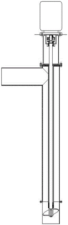 Solar water lifting and returning device between adjacent aquaculture ponds