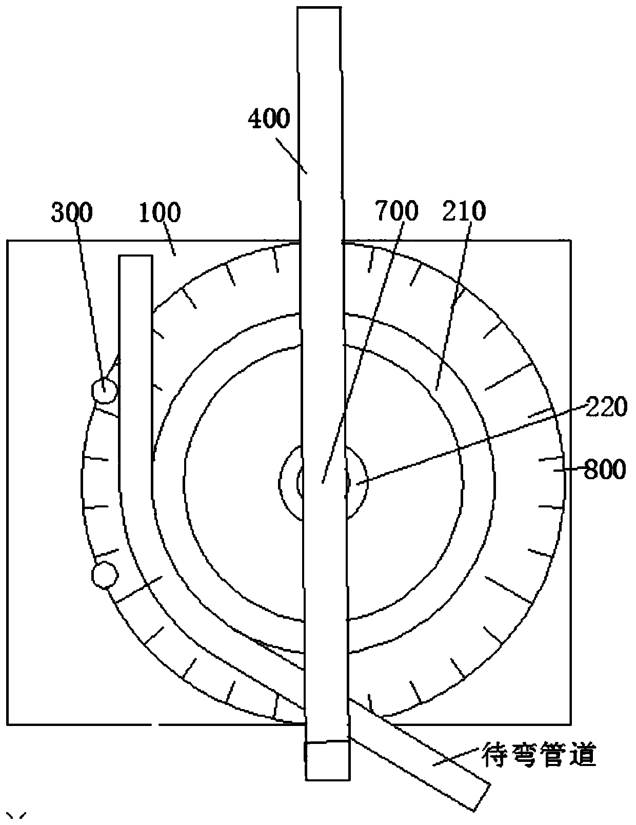 Cold-bending device and method for pipeline