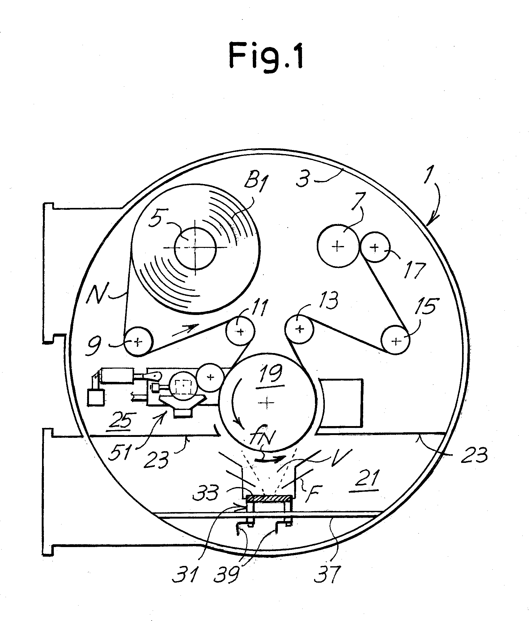 Vacuum metallization device with means to create metal-free areas