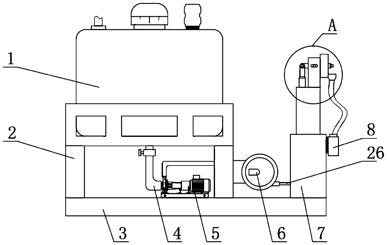 Liquid pesticide automatic spraying device for farmland machinery