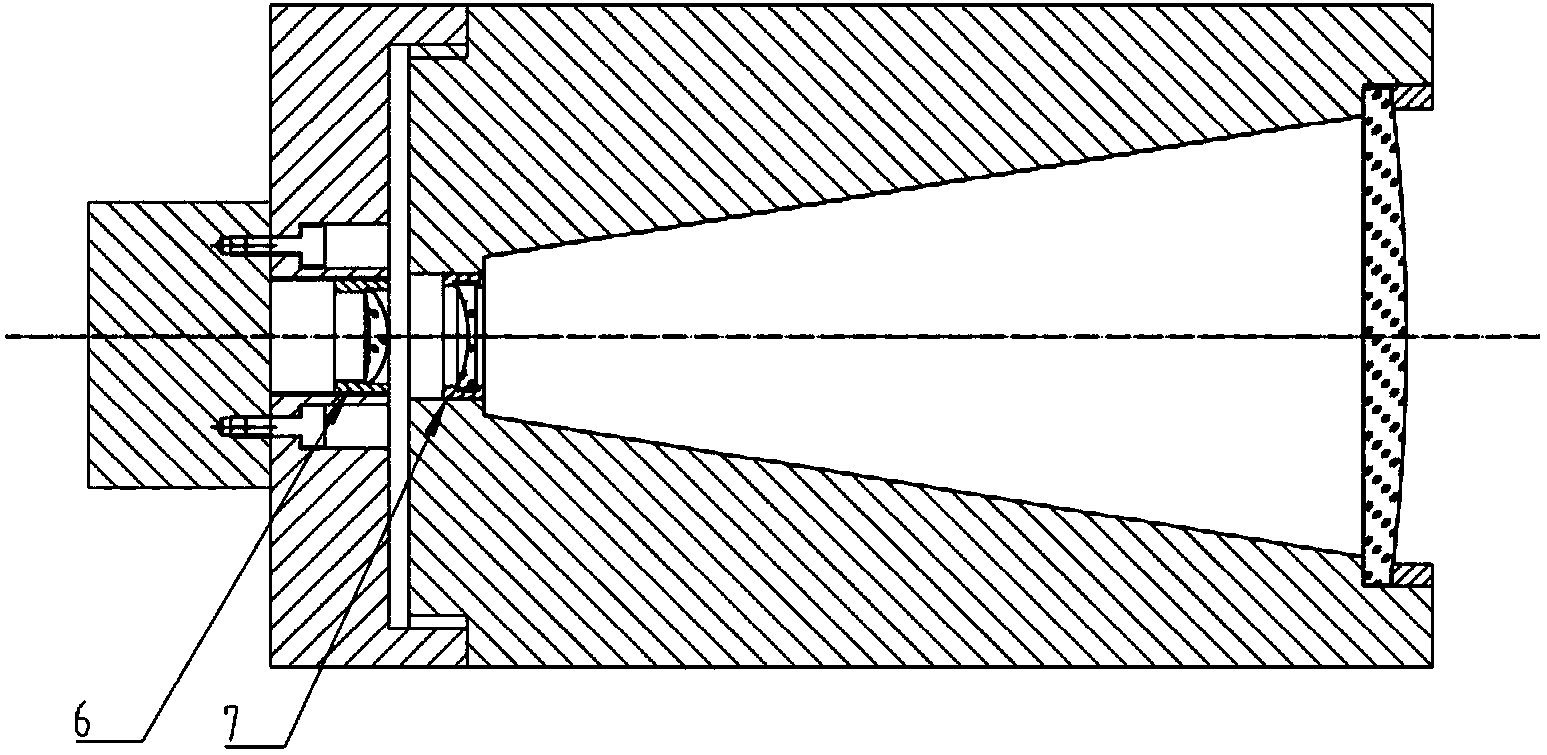 Collimating and beam expanding device for semiconductor laser sources of laser radar