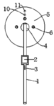 Device for removing oil stains on the surface of a hand-held stove