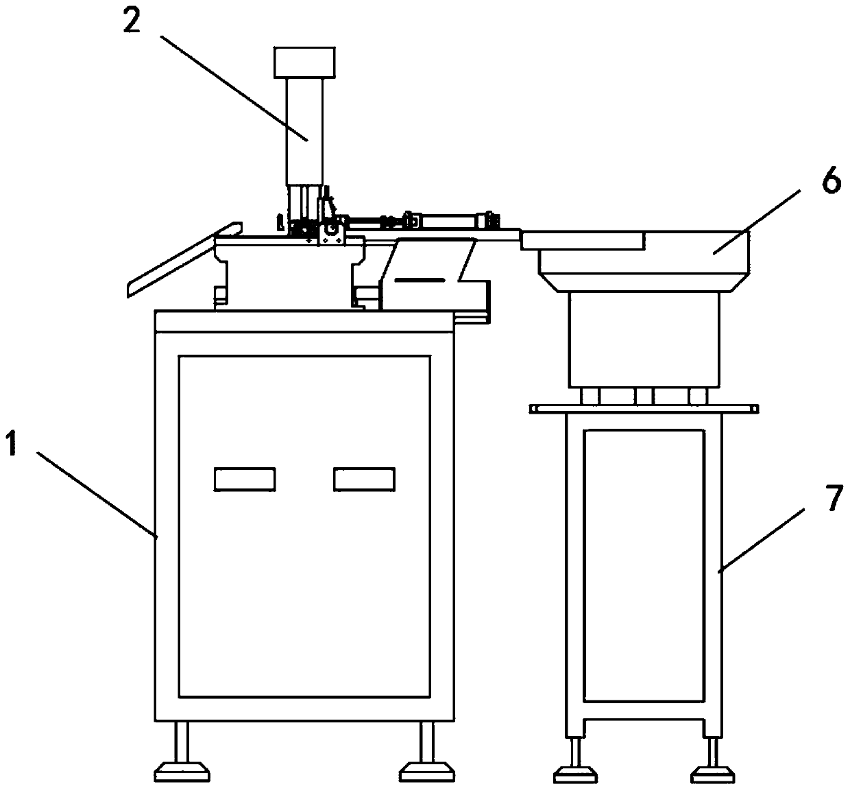 Rivet vibration feeding equipment for riveting machine core connecting rods and use method thereof