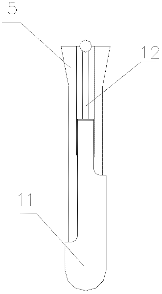 Glass flow control device and method for prolonging service life of glass flow control device