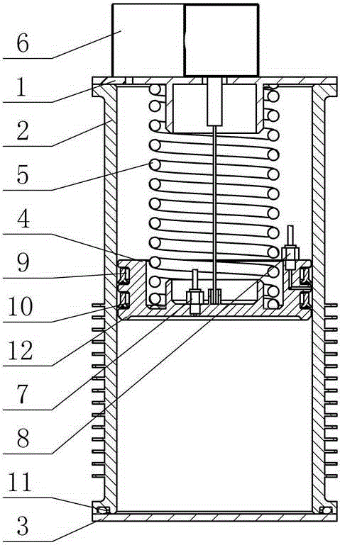 Spring-charged closed hydraulic tank with volume, pressure and leak detection