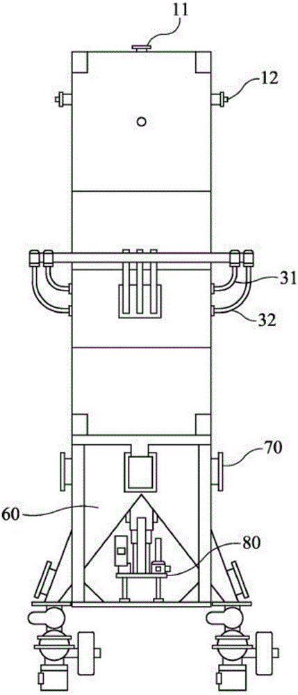 Method and device for gasifying feedstock