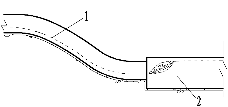 Facility for eliminating negative pressure of bottom plate at torrent diffusion slope-variable section of flood discharging tunnel