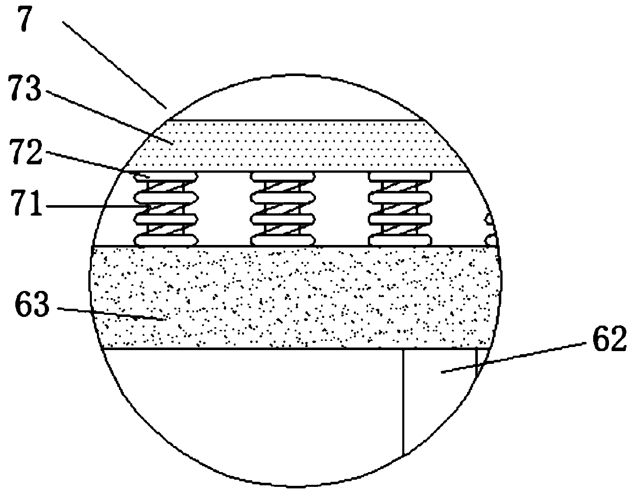 Automatic material assembling structure