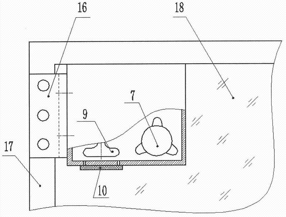 Safe and reliable window glass breaking device for escaping from traffic vehicles