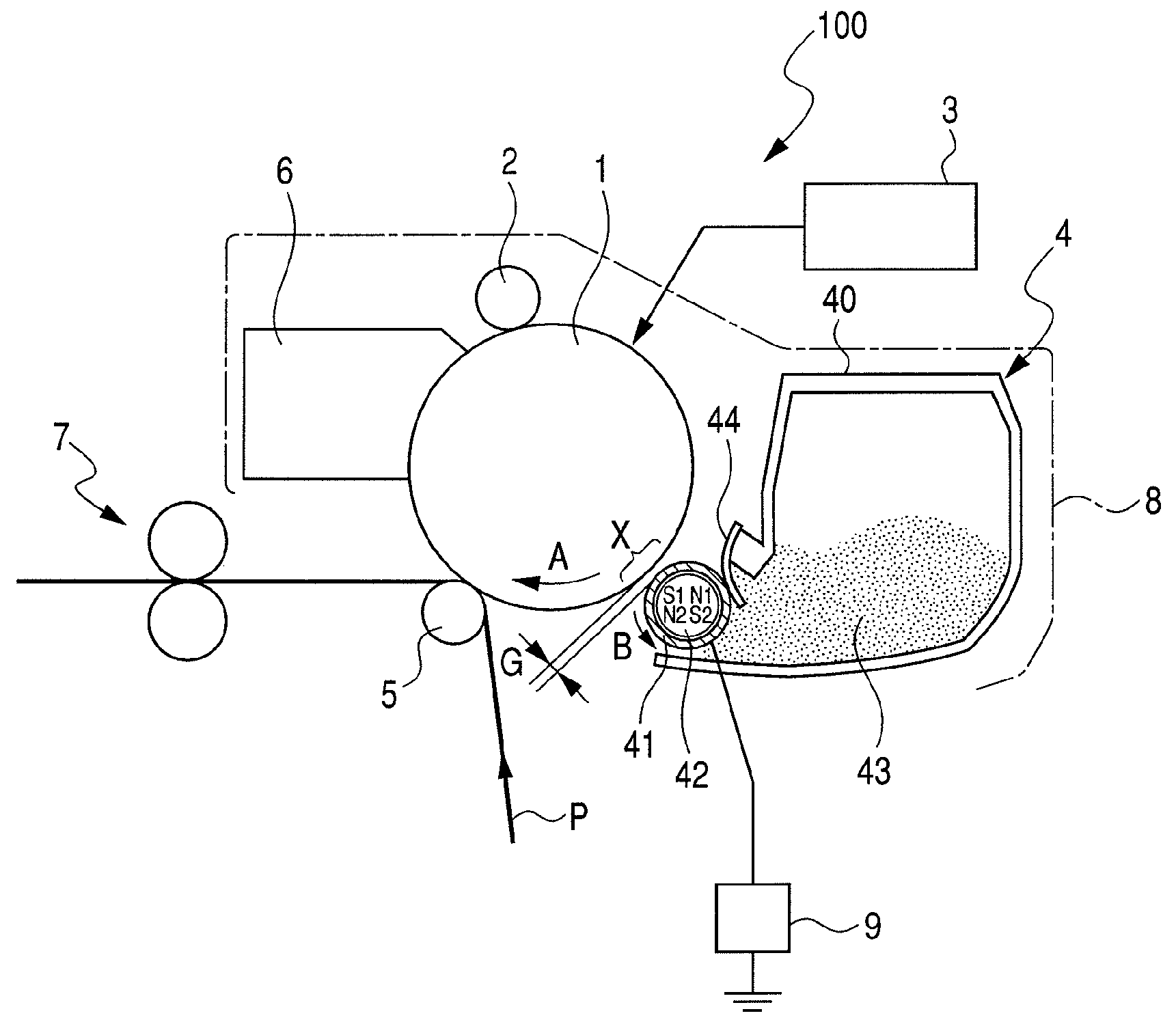 Developing apparatus including a cylindrical developer carrying member conveying a magnetic mono-component developer