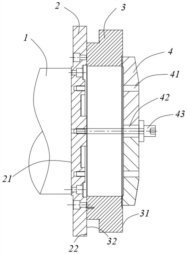 Turning method for high-planeness annular large-diameter reflector