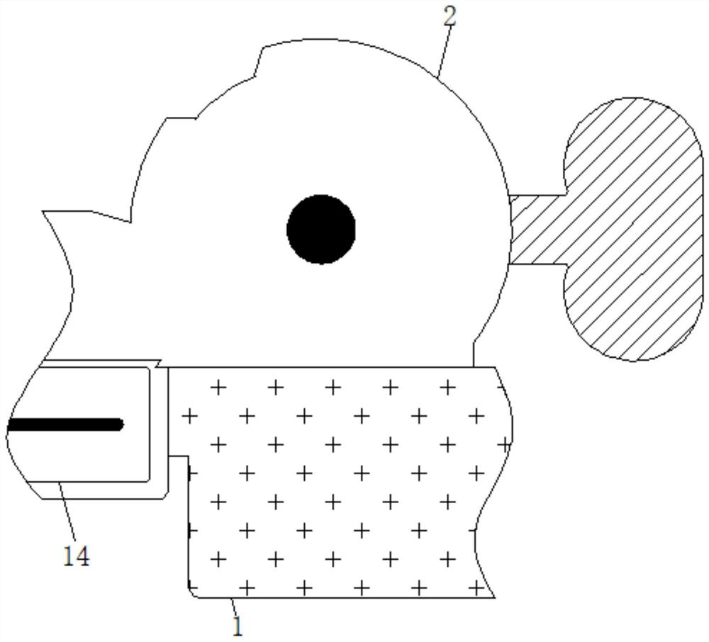 Device for solving problems that plastic bottles are easy to omit and cannot be automatically slit during slitting