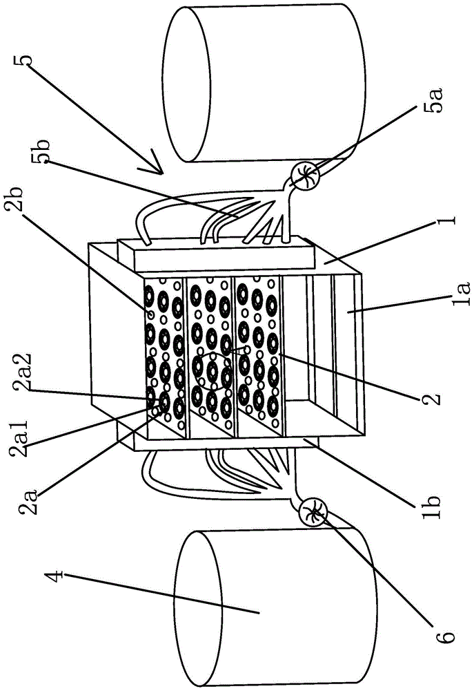 An automatic decontamination device for optical lenses