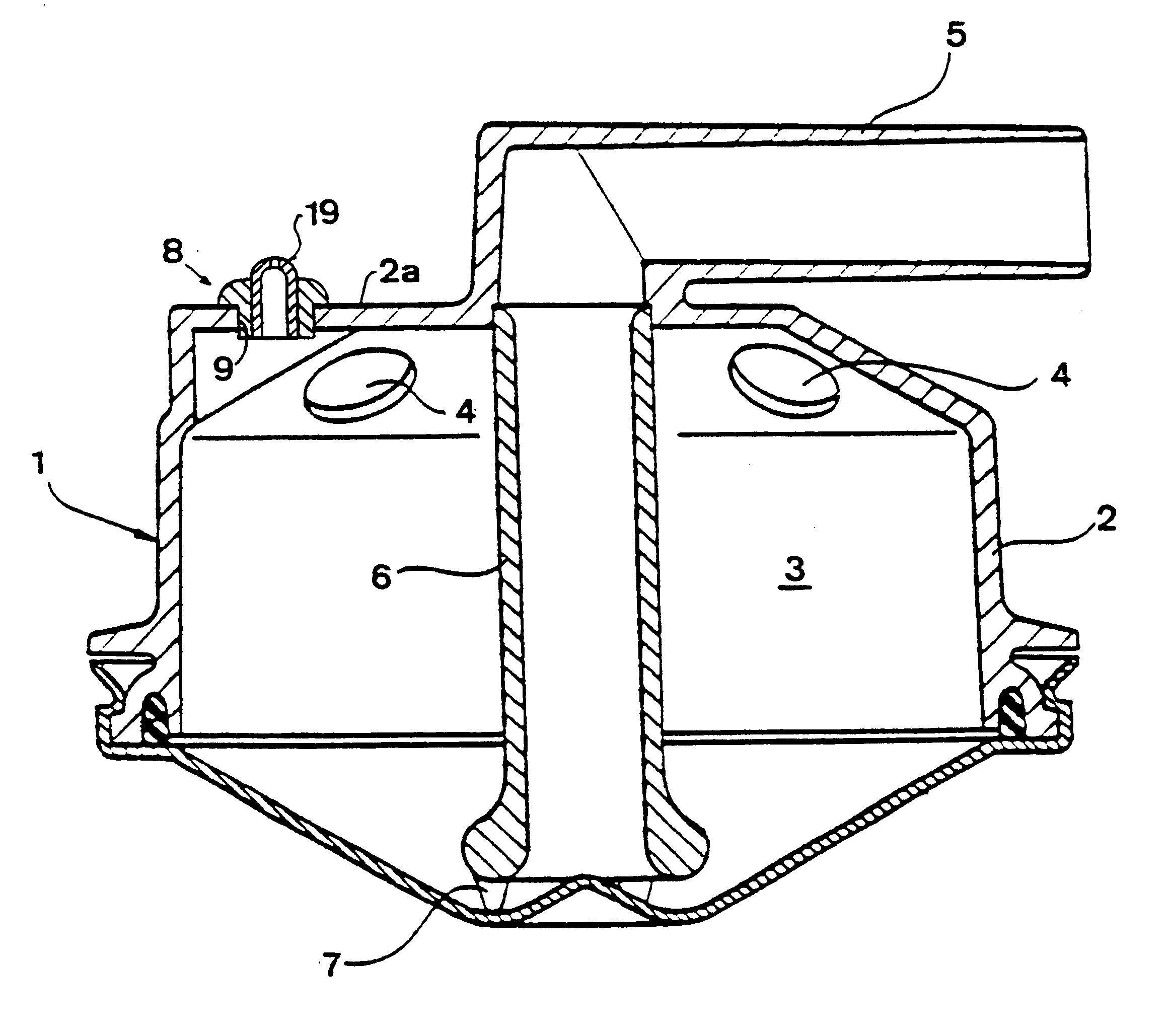 Device arranged to permit an air flow from an environment to an inner space