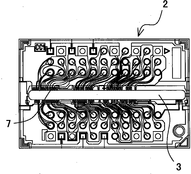 Punching die of long-slotted holes of integrated circuit boards