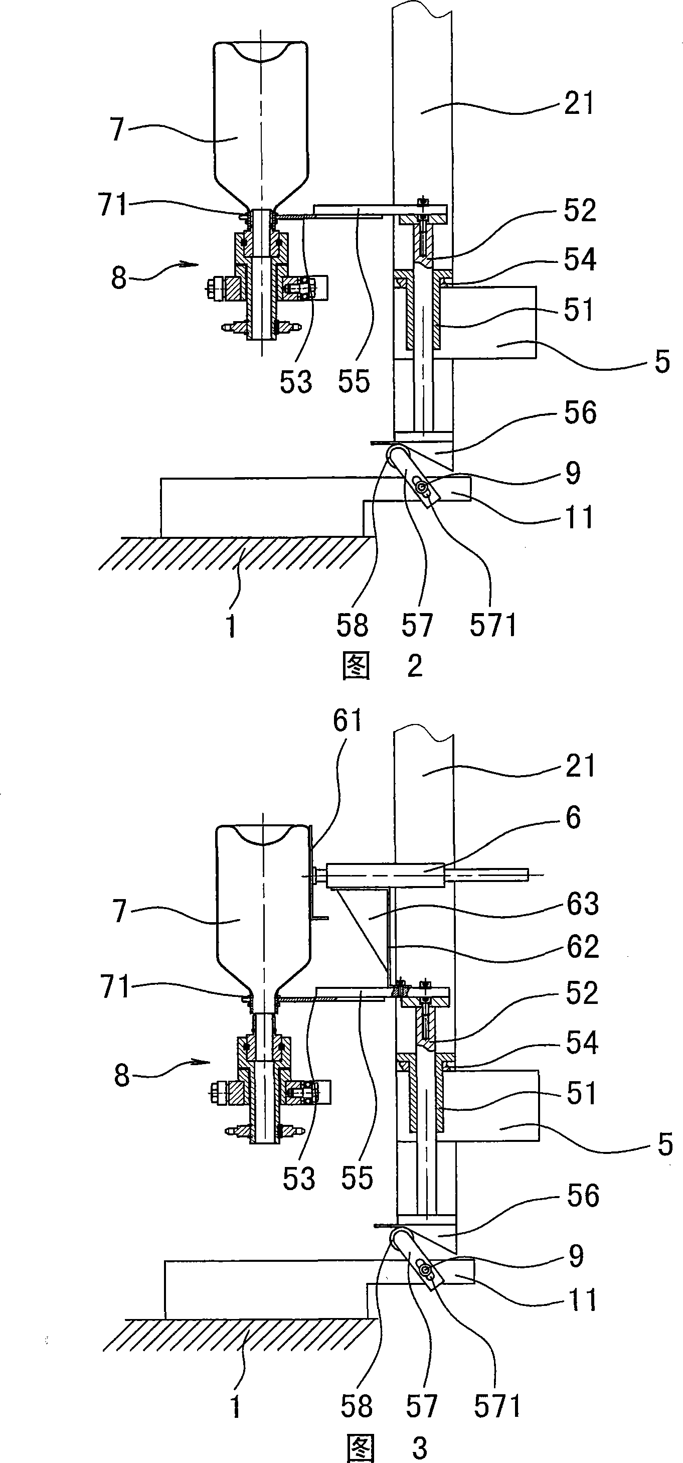 Automatic bottle removing mechanism of plastics hollow container stretching-blowing device