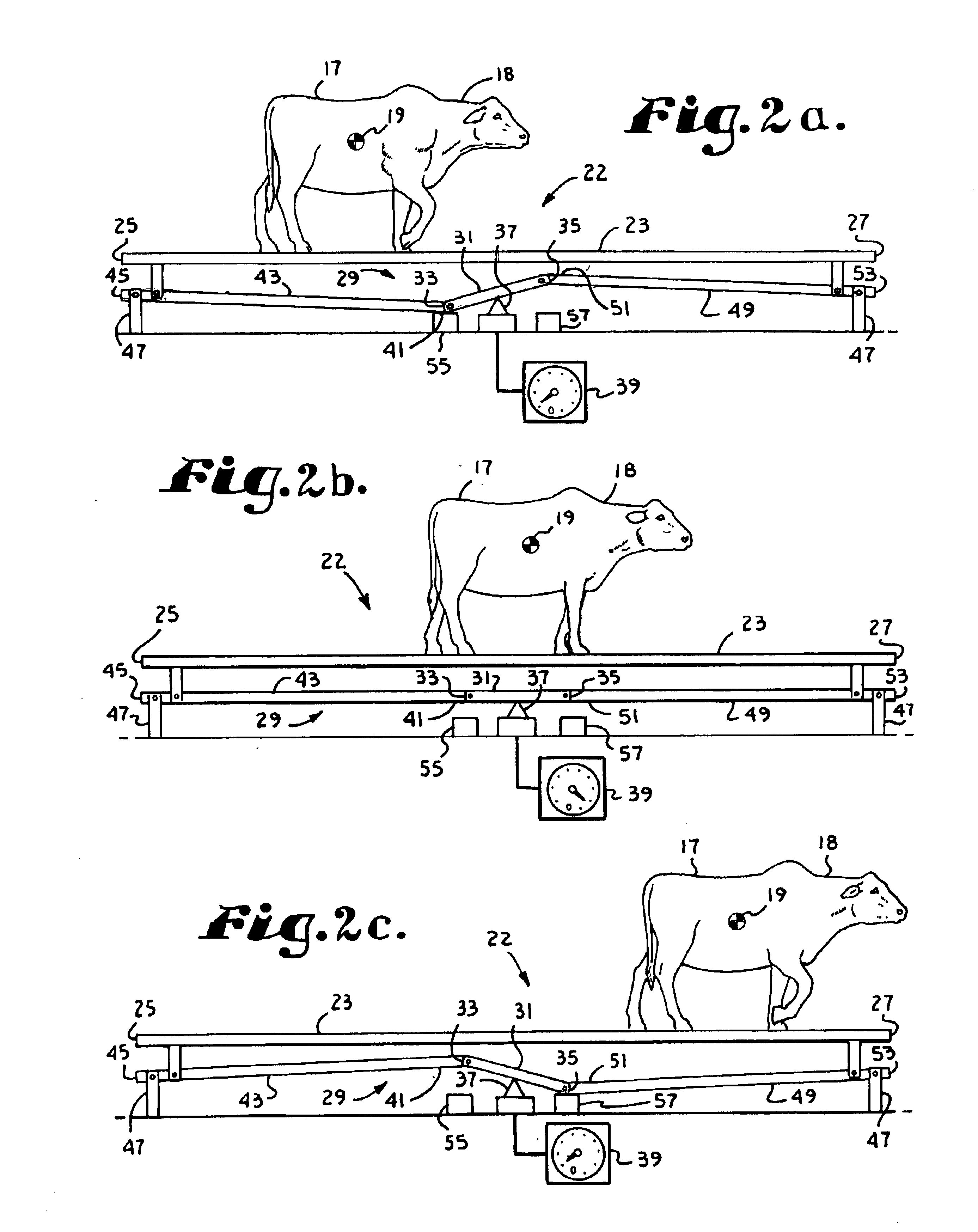 Tipping balance scale for weighing moving objects