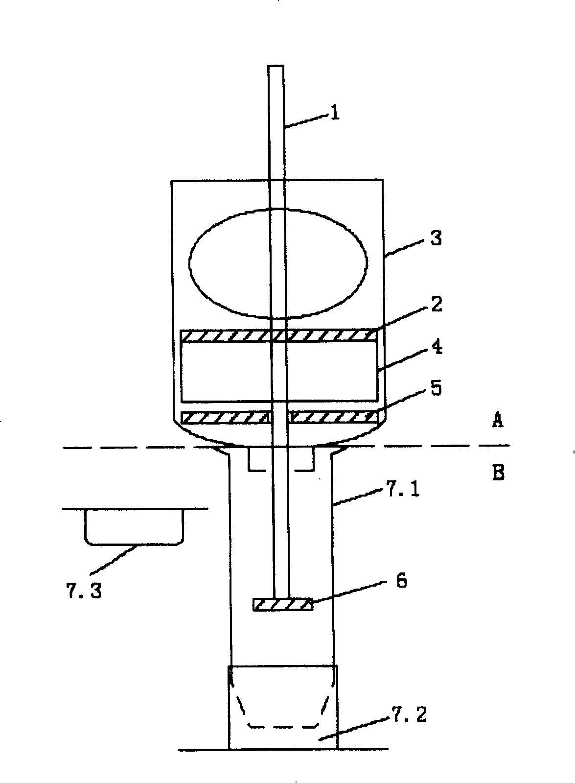 Telescopic and enclosed type urine collecting device