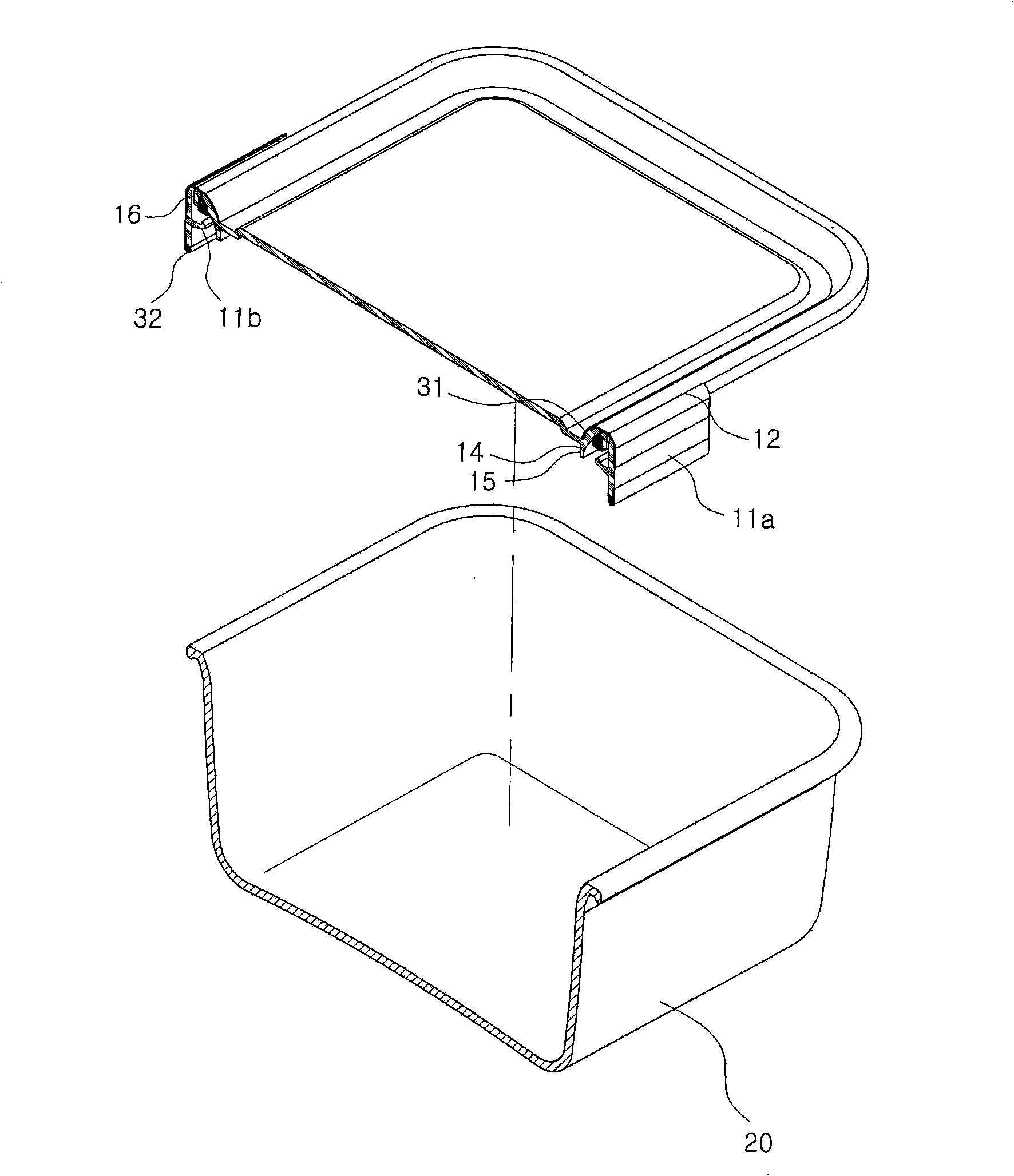 Closed container lid with exposed liner