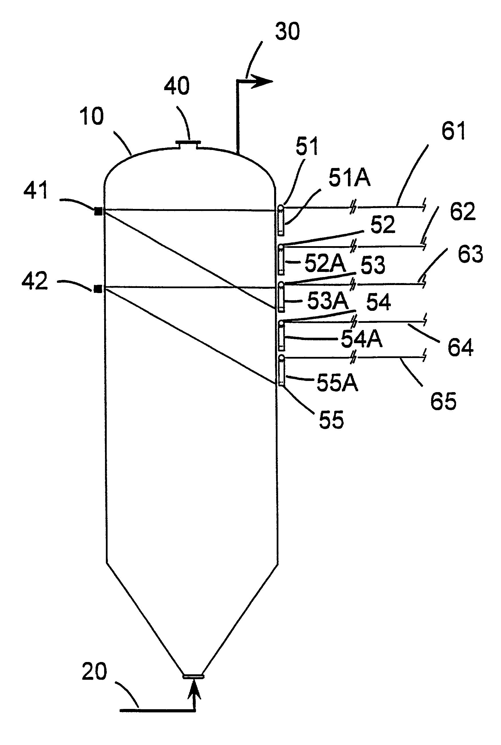 Apparatus and method for determining the level in a coke drum