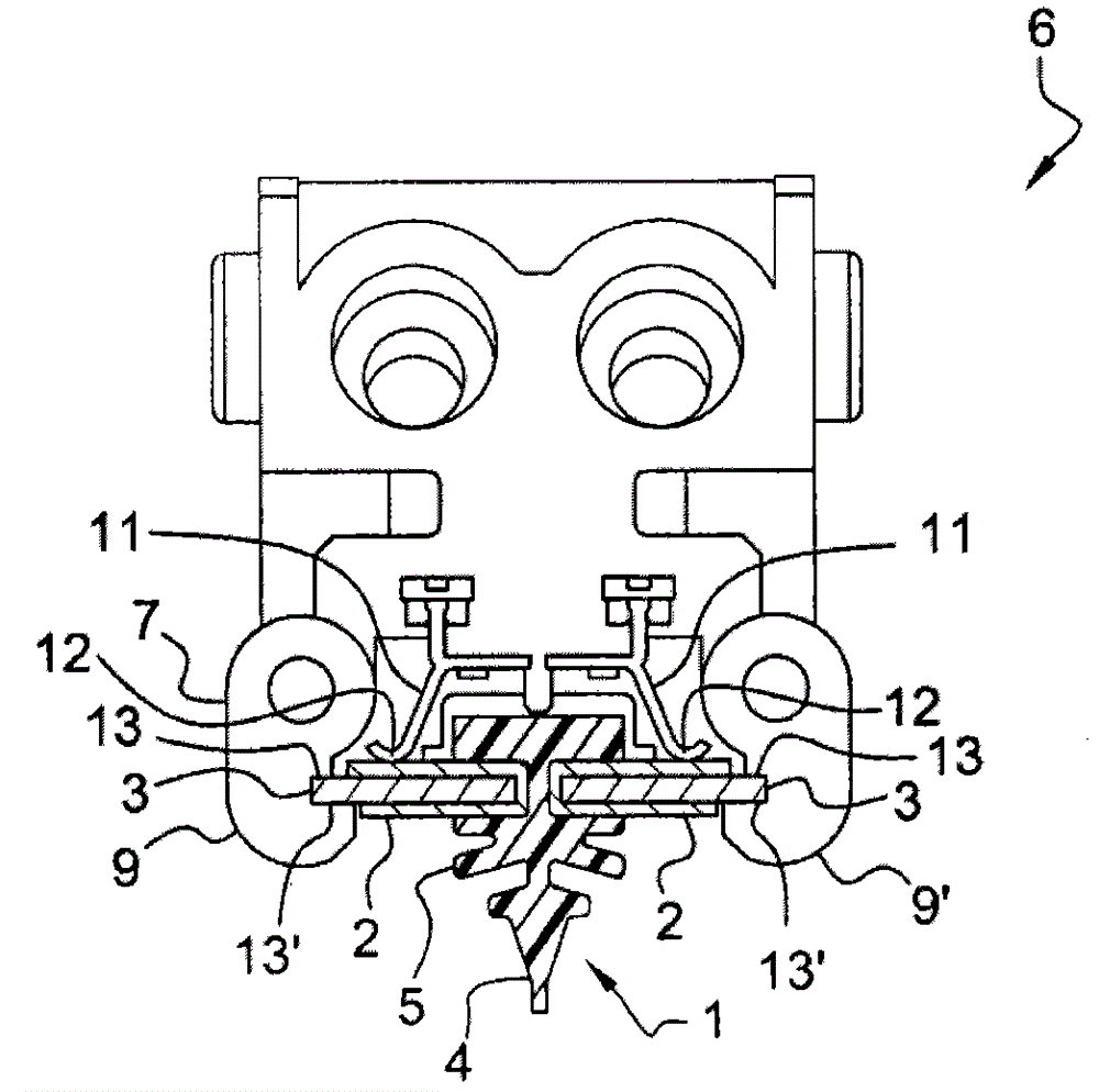 Heating device intended for a windscreen wiper and windscreen wiper including such a heating device