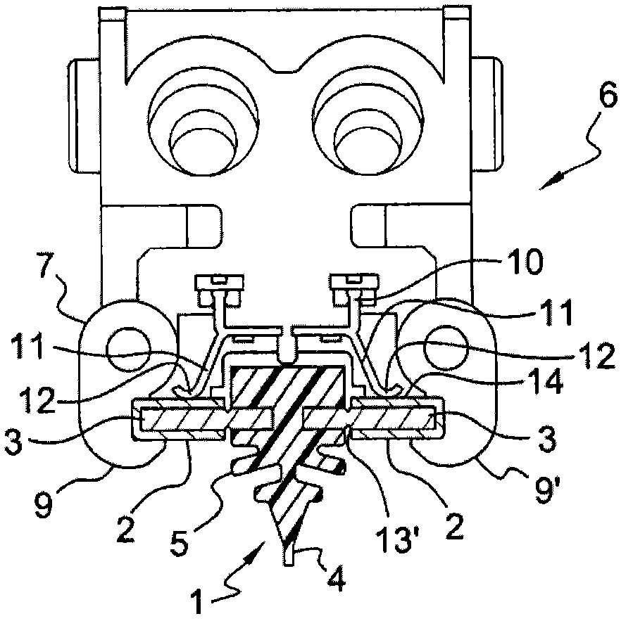 Heating device intended for a windscreen wiper and windscreen wiper including such a heating device