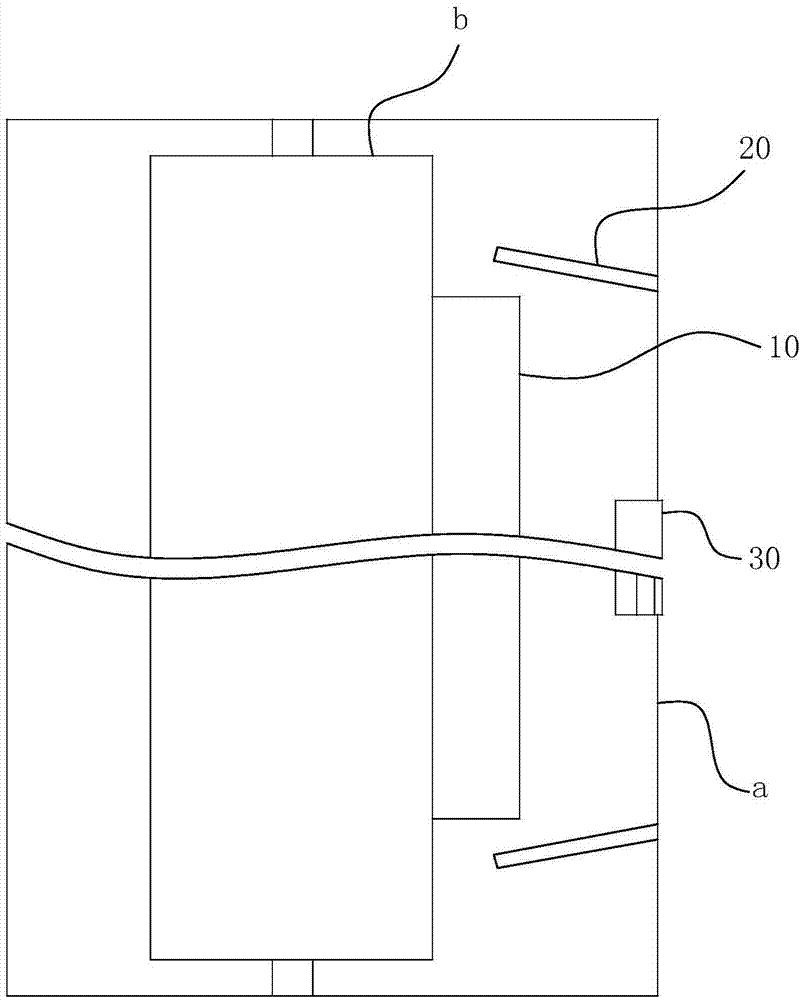 Bubble isolating device for extrusion machine ink groove