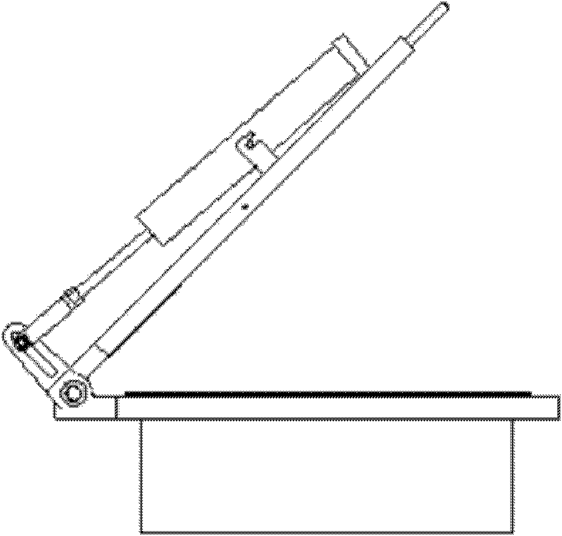 Flange manhole for self-balancing horizontal rotary cover