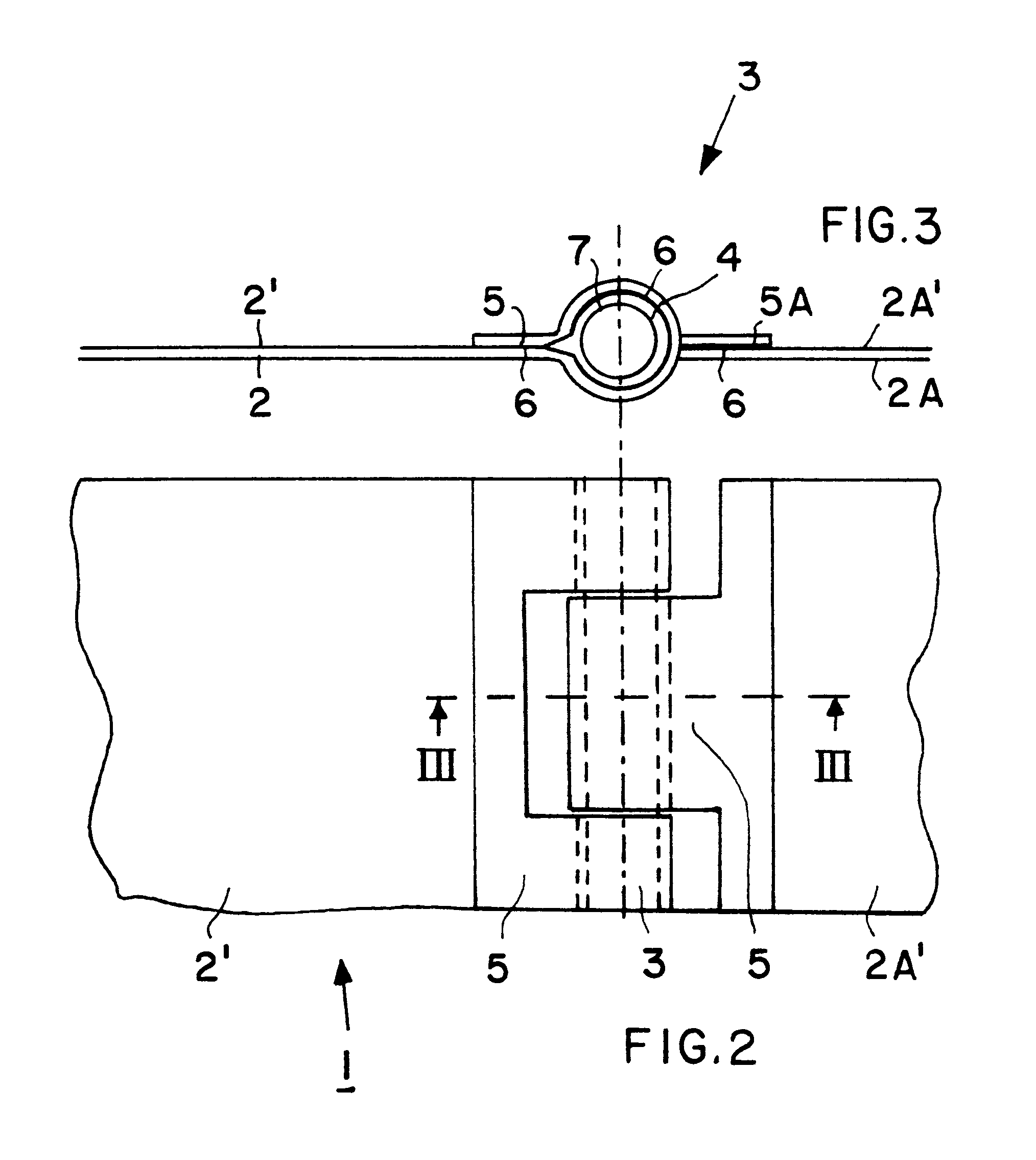 Solar generator with electrically conducting hinges
