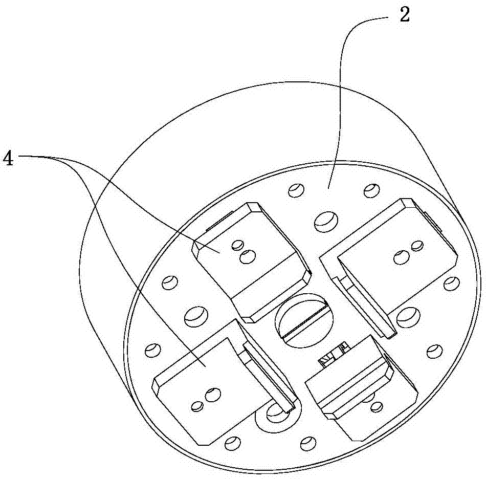 Clamping paw with centering function