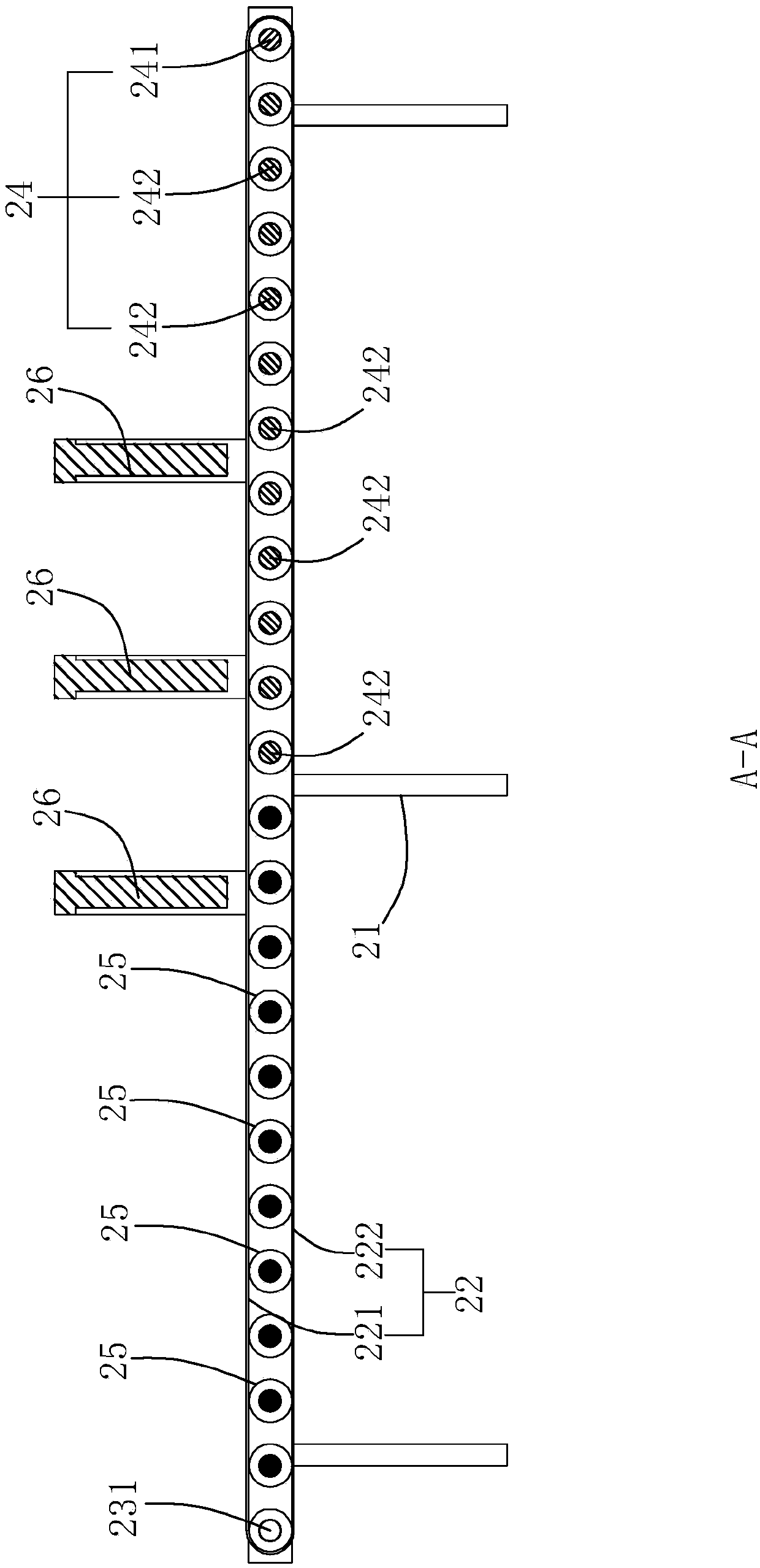 Sorting device for treating construction waste, and recycling system and method for construction waste